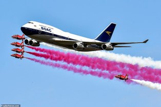 Akrobatik Udara Red Arrows Peringati Seabad British Airways